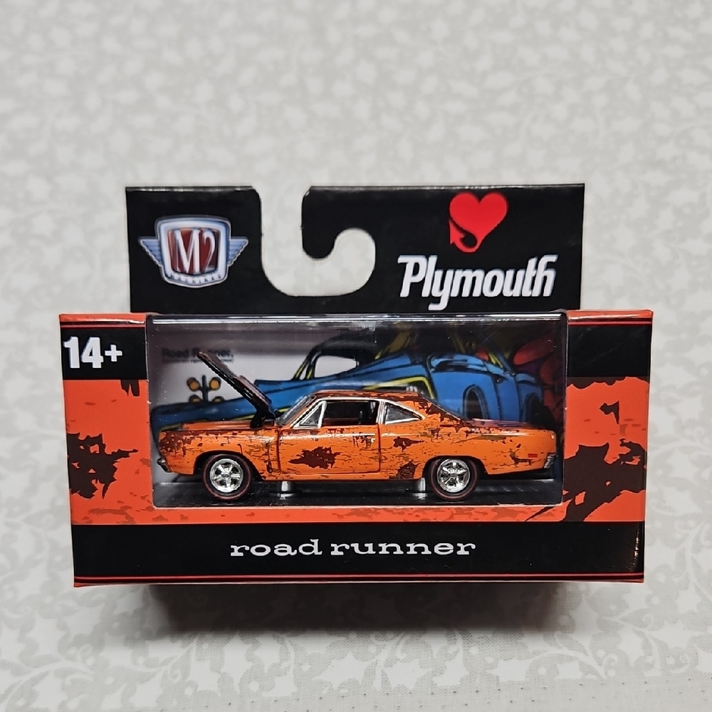 M2 Machines 1969 Plymouth Road Runner Premium Die-cast Car R94 24-100